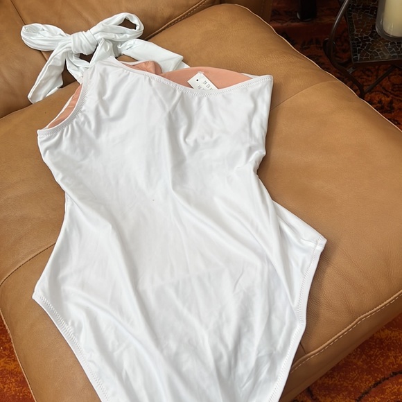 NWT STUNNING WHITE ONE-shoulder one-piece bathing suit - Picture 3 of 4